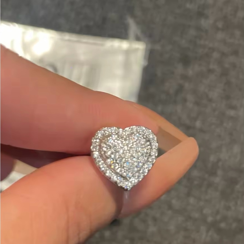 Cute Pave cubic zirconia stud earrings - Picture 3 of 3